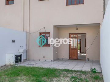 Dúplex en venta de 3 dormitorios en barrio Pereyra Rozas