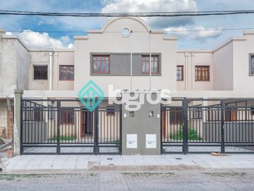 Dúplex en venta de 3 dormitorios en barrio Pereyra Rozas