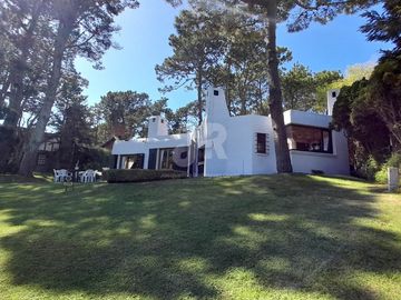 CODIGO 640 - CASA EN ALQUILER TEMPORARIO CON PILETA - GARAGE - PINAMAR