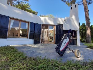 CODIGO 640 - CASA EN ALQUILER TEMPORARIO CON PILETA - GARAGE - PINAMAR