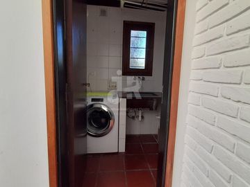 CODIGO 640 - CASA EN ALQUILER TEMPORARIO CON PILETA - GARAGE - PINAMAR