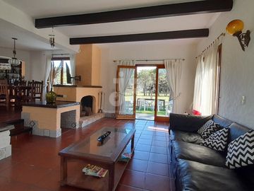 CODIGO 640 - CASA EN ALQUILER TEMPORARIO CON PILETA - GARAGE - PINAMAR