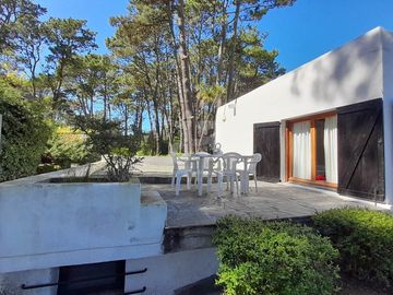 CODIGO 640 - CASA EN ALQUILER TEMPORARIO CON PILETA - GARAGE - PINAMAR