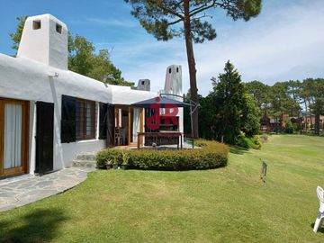CODIGO 640 - CASA EN ALQUILER TEMPORARIO CON PILETA - GARAGE - PINAMAR