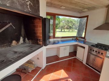 CODIGO 640 - CASA EN ALQUILER TEMPORARIO CON PILETA - GARAGE - PINAMAR