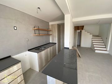 Departamento tipo duplex en venta de 1 dormitorio en Quinta sección