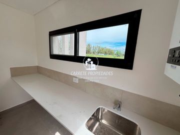 Casa en venta de 4 ambientes a Estrenar. Con fondo a Verde. Santa Sofia. Pilar