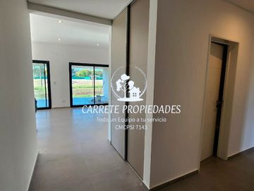 Casa en venta de 4 ambientes a Estrenar. Con fondo a Verde. Santa Sofia. Pilar
