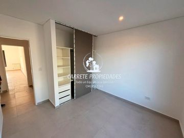 Casa en venta de 4 ambientes a Estrenar. Con fondo a Verde. Santa Sofia. Pilar