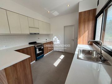 Casa en venta de 4 ambientes a Estrenar. Con fondo a Verde. Santa Sofia. Pilar