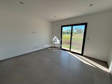 Casa en venta de 4 ambientes a Estrenar. Con fondo a Verde. Santa Sofia. Pilar