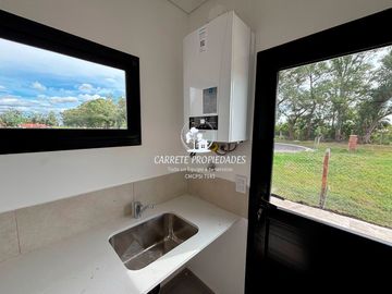 Casa en venta de 4 ambientes a Estrenar. Con fondo a Verde. Santa Sofia. Pilar