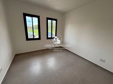 Casa en venta de 4 ambientes a Estrenar. Con fondo a Verde. Santa Sofia. Pilar