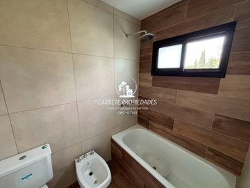 Casa en venta de 4 ambientes a Estrenar. Con fondo a Verde. Santa Sofia. Pilar