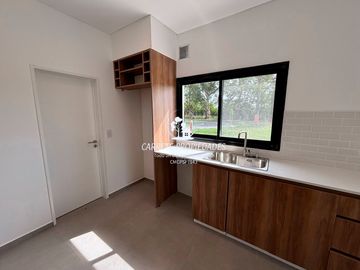 Casa en venta de 4 ambientes a Estrenar. Con fondo a Verde. Santa Sofia. Pilar