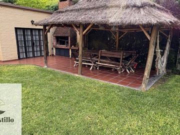 Casa 4 ambientes venta Villa udaondo