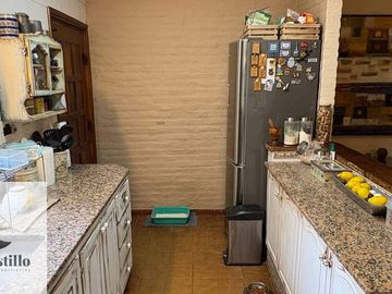 Casa 4 ambientes venta Villa udaondo