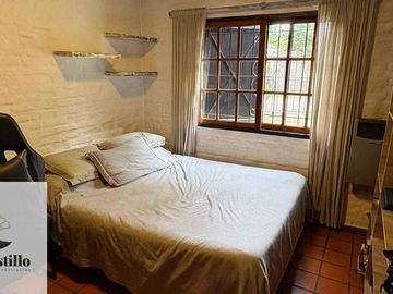 Casa 4 ambientes venta Villa udaondo