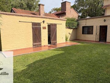 Casa 4 ambientes venta Villa udaondo