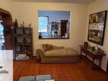 Casa 4 ambientes venta Villa udaondo