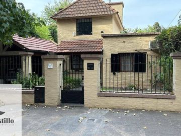Casa 4 ambientes venta Villa udaondo