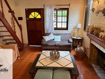 Casa 4 ambientes venta Villa udaondo