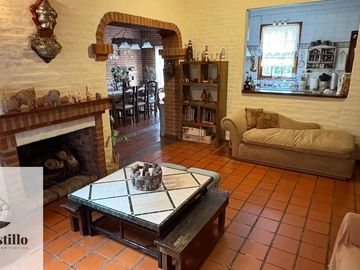 Casa 4 ambientes venta Villa udaondo