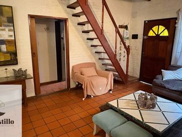 Casa 4 ambientes venta Villa udaondo