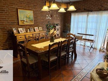 Casa 4 ambientes venta Villa udaondo