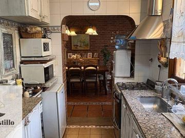 Casa 4 ambientes venta Villa udaondo