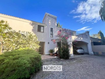 Hermoso Chalet Besares y Alzaga 4 dormitorios