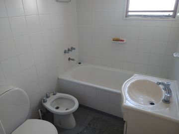Departamento en alquiler de 3 dormitorios c/ cochera en Torres de Tigre