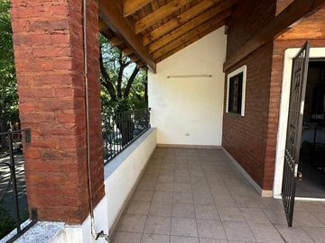 Casa en venta de 3 dormitorios c/ cochera en Nueva Pompeya