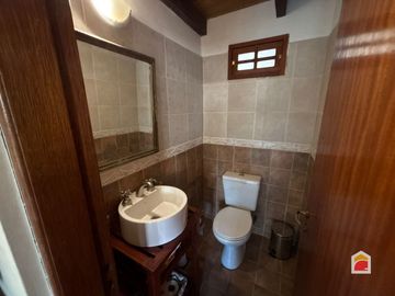 Excelente casa en venta de 3 dormitorios, pileta y gran parque en Mendiolaza