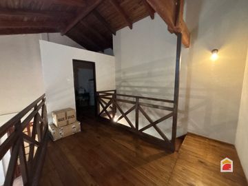 Excelente casa en venta de 3 dormitorios, pileta y gran parque en Mendiolaza