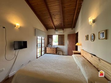 Excelente casa en venta de 3 dormitorios, pileta y gran parque en Mendiolaza