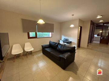 Excelente casa en venta de 3 dormitorios, pileta y gran parque en Mendiolaza