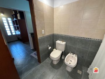Excelente casa en venta de 3 dormitorios, pileta y gran parque en Mendiolaza