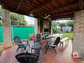 Excelente casa en venta de 3 dormitorios, pileta y gran parque en Mendiolaza