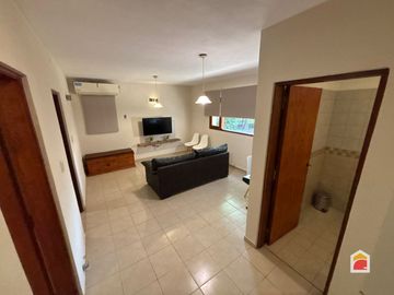 Excelente casa en venta de 3 dormitorios, pileta y gran parque en Mendiolaza