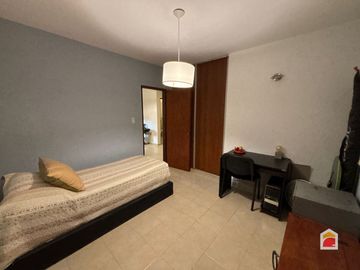Excelente casa en venta de 3 dormitorios, pileta y gran parque en Mendiolaza