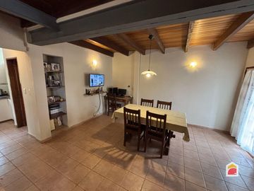Excelente casa en venta de 3 dormitorios, pileta y gran parque en Mendiolaza