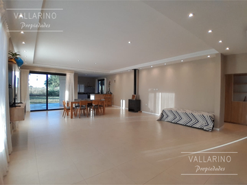 Casa 3 dormitorios con parque, Loteo San Juan Primero, Colón.