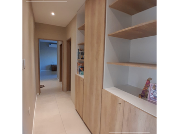 Casa 3 dormitorios con parque, Loteo San Juan Primero, Colón.
