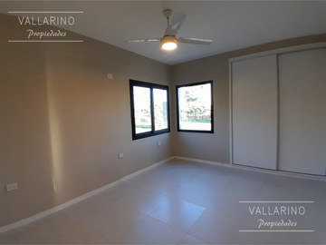 Casa 3 dormitorios con parque, Loteo San Juan Primero, Colón.
