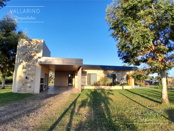 Casa 3 dormitorios con parque, Loteo San Juan Primero, Colón.