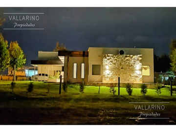 Casa 3 dormitorios con parque, Loteo San Juan Primero, Colón.