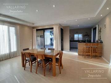 Casa 3 dormitorios con parque, Loteo San Juan Primero, Colón.