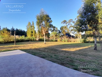 Casa 3 dormitorios con parque, Loteo San Juan Primero, Colón.