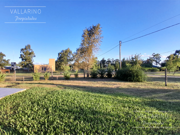 Casa 3 dormitorios con parque, Loteo San Juan Primero, Colón.